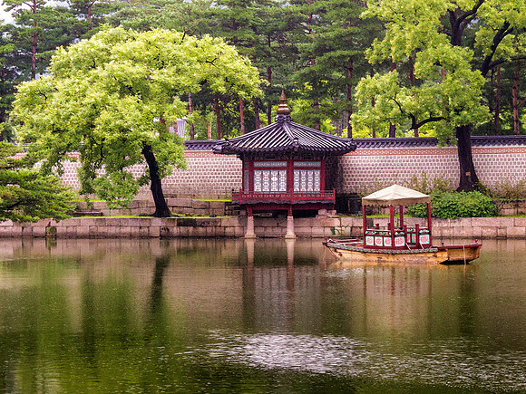 Gyeonghoeru Pavilion, Seoul, Korea
