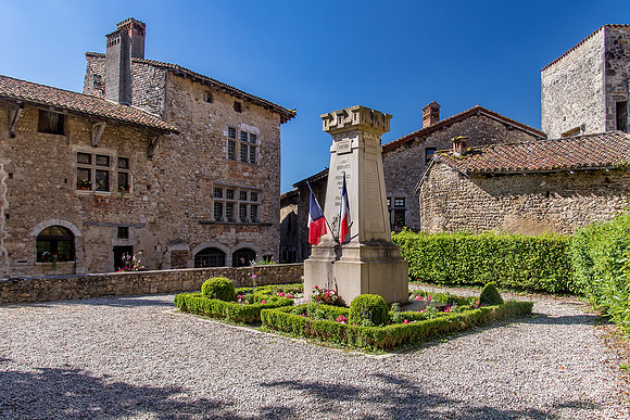 Perouges Monument